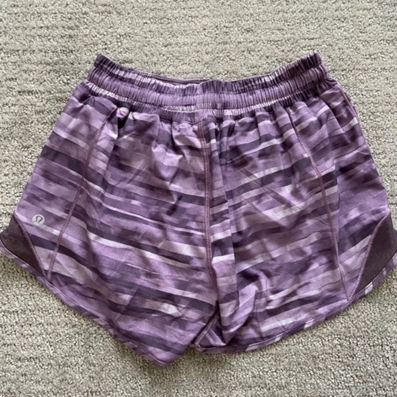 Lululemon Hotty Hot Short II (4") - Picture 2 of 5